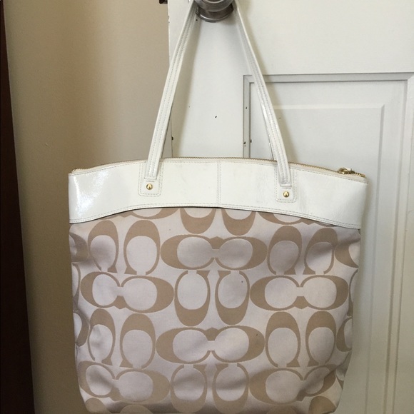 Coach Handbags - Authentic Coach bag.